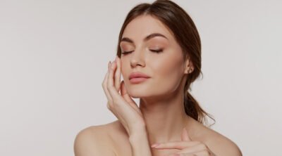Lifting Facial: através da cirurgia plástica no rosto e pescoço